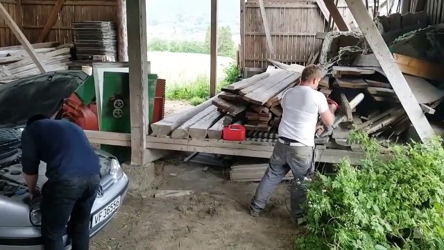 Il tente une petite blague avec une tronçonneuse mais ne s'attendait pas à un telle réaction