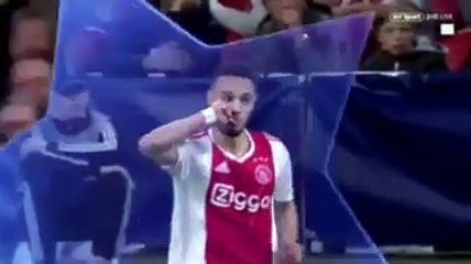 فيديو: لحظة إفطار لاعب أياكس نصير مزراوي خلال مباراتهم أمام توتنهام