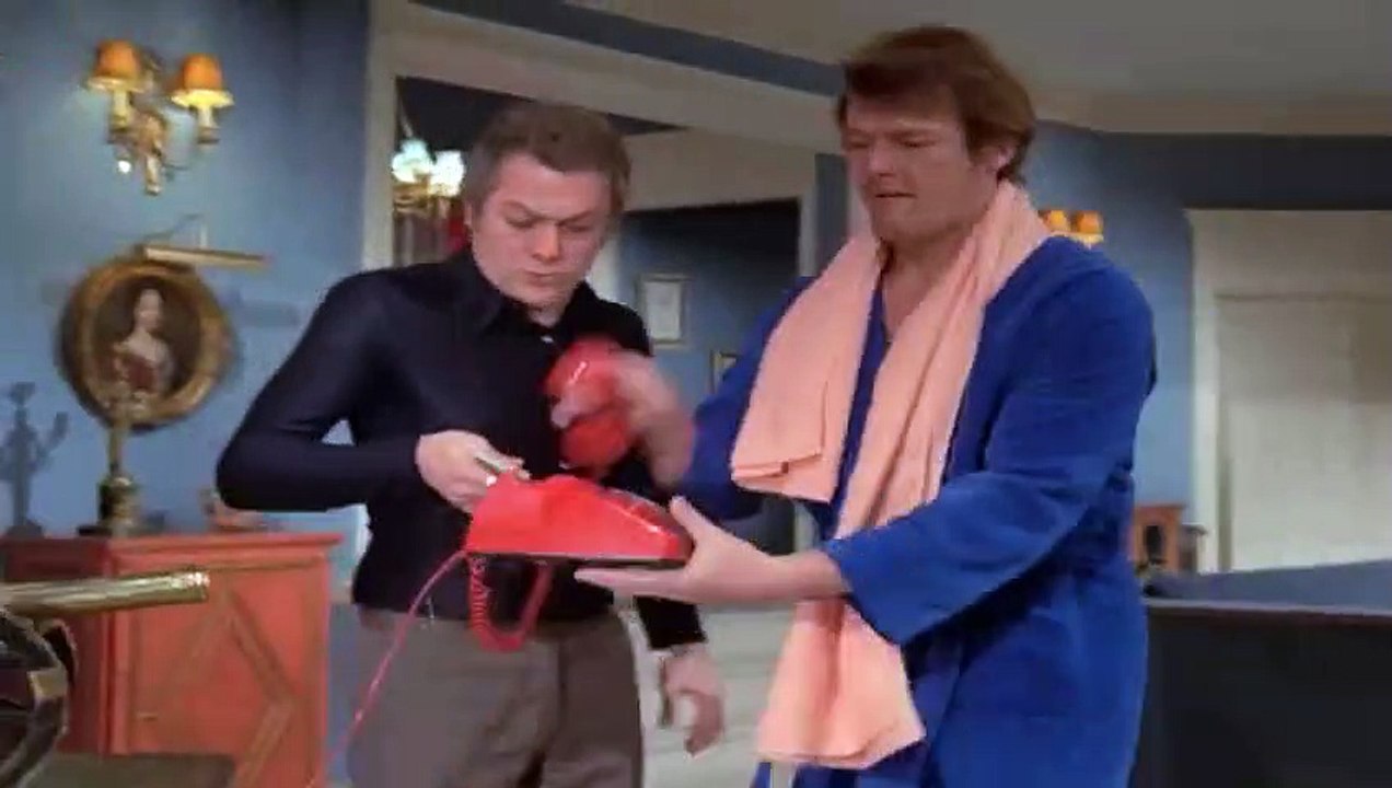 The Persuaders  S 01 E 12  Thats Me Over There