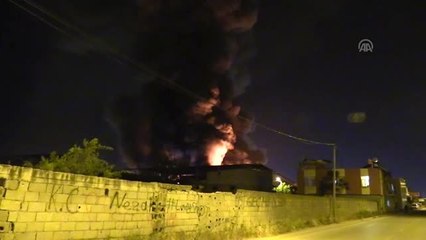 Adana'da Geri Dönüşüm Fabrikasında Yangın