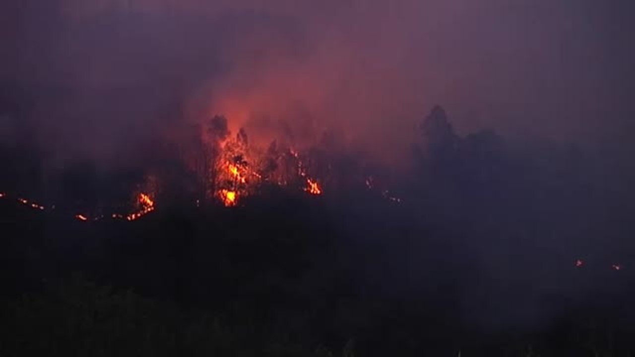 Sigue descontrolado desde ayer por la tarde el incendio del centro de Asturias