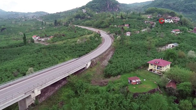 50 ili ilgilendiren proje hız kesmiyor...Orta ve Doğu Karadeniz’i Akdeniz'e bağlayacak olan projenin yapıldığı alan havadan görüntülendi