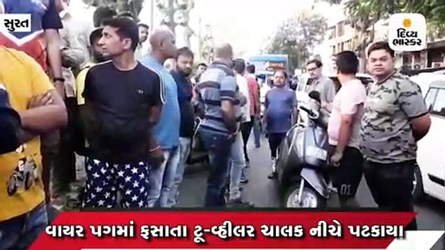 સુરતમાં મોપેડ ચાલક વૃદ્ધનો રસ્તામાં લટકતા વાયરમાં પગ ફસાયા બાદ બસ નીચે આવી જતા મોત