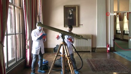 Milli Saraylar envanterinde bulunan 95 bin objenin bakımını yapan 8 kişilik ekibin çalışmaları böyle görüntülendi