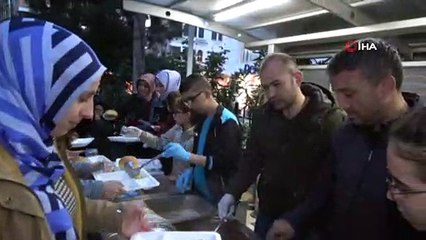 Cami avlusunda iftar geleneği 9 yıldır devam ettiriliyor