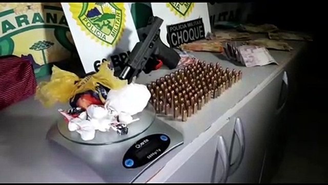 Choque encaminha para delegacia dois rapazes e apreende arma, droga e dinheiro