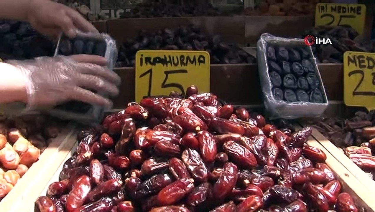 Hurma tezgahlardaki yerini aldı