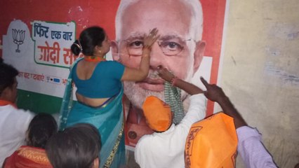 पीएम मोदी की फोटो पर गोबर लगा देख भड़कीं भाजपा विधायिका