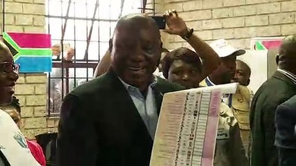 Afrique du Sud: l'ANC, en recul, devrait encore gagner