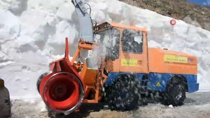 Ramazan ayında 8 metre karla mücadele