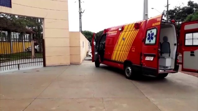 Adolescente sofre luxação no tornozelo ao cair em Colégio
