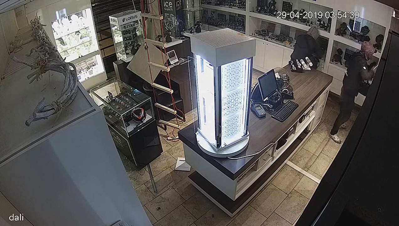 Sneaky Guys Grab Some Jewelry