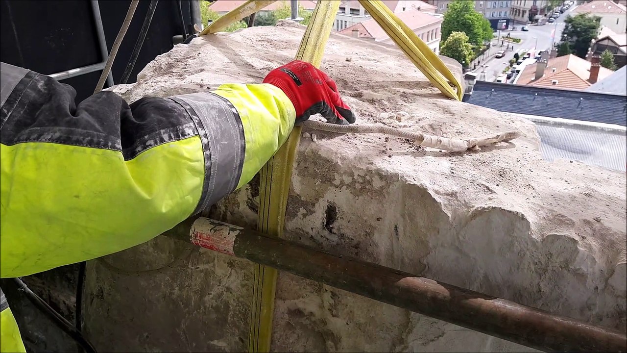 A Saint-Chamond,  la tour Nord de l'église Notre-Dame démontée pierre par pierre