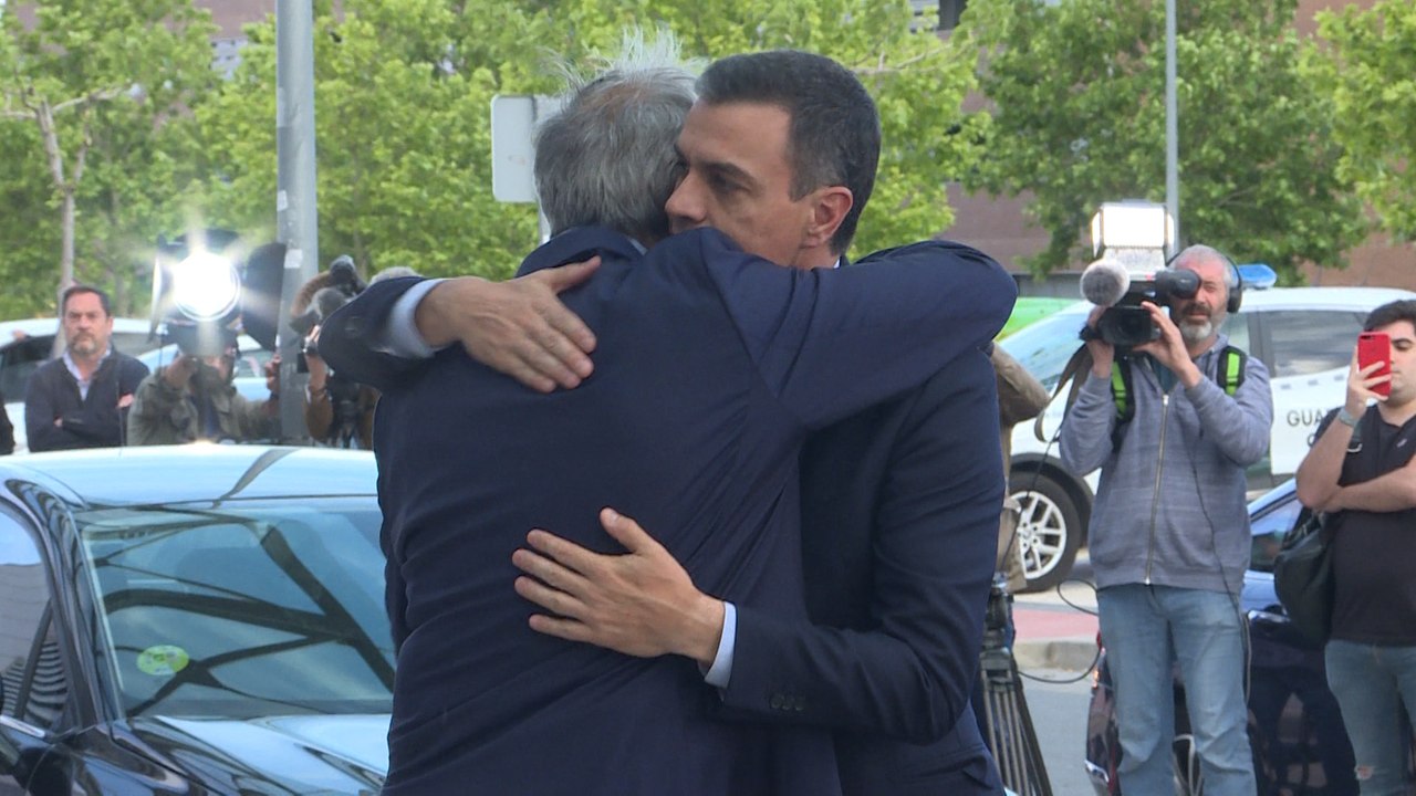 Sánchez llega al hospital donde está ingresado Rubalcaba