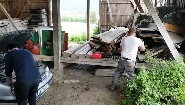 Il tente une petite blague avec une tronçonneuse mais ne s'attendait pas à un telle réaction