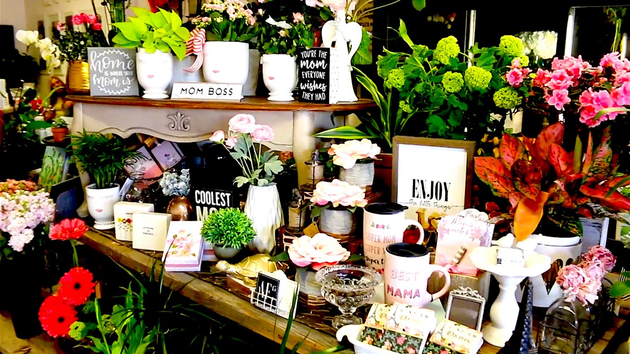 Give Your Mom Amazing Flowers