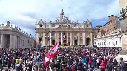 Video herunterladen: El papa Francisco obliga legalmente al clero a denunciar los abusos sexuales