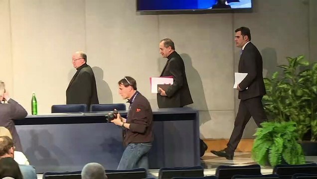 Papa muda lei da igreja para evitar abusos sexuais