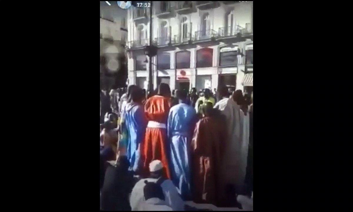 Devant hôpital de Bordeaux les mourides de France rendent un dernier hommage à cheikh bethio yalla nako yalla yerem amine  !