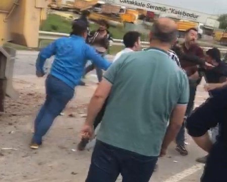 Kaza Sonrası Karayolu Ringe Döndü, Polis Kavgayı Ayırmak İçin Havaya Ateş Açtı