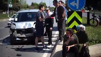 Pendik sahil yolunda kaza: 1 yaralı...Kazanın şokunu yaşayan kadın yolcu kaldırımda hüngür hüngür ağladı