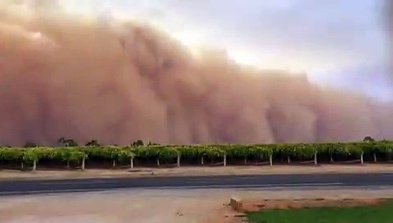 Une immense tempête de sable capturée par des caméras