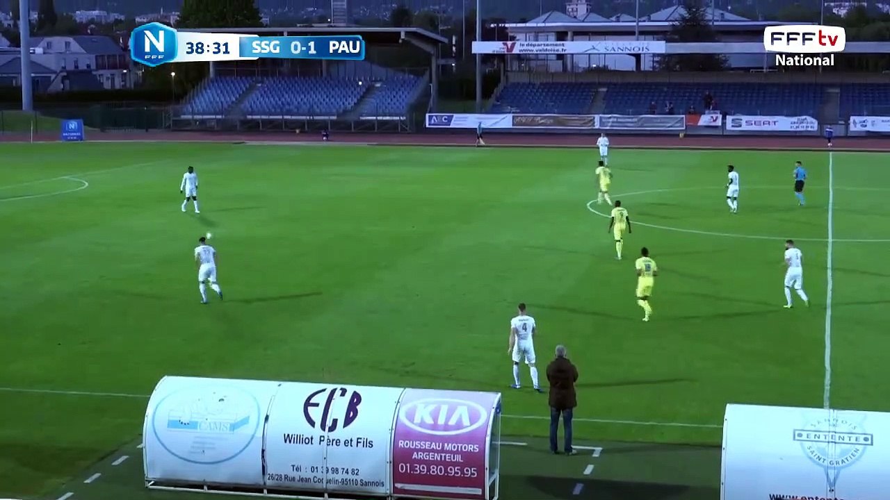 But de LAMINE GUEYE !!! Sa frappe trompe complètement le gardien de l'Entente, 0-2 pour le Pau FC