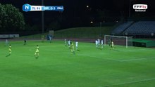 Superbe reprise mais ça manque le cadre de peu.