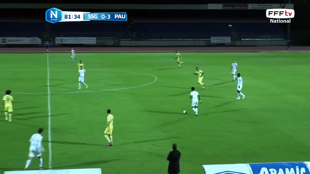 Oh quel but magnifique de Vincent THILL d'une frappe enroulée en pleine lucarne !!! 0-4 pour le Pau FC !