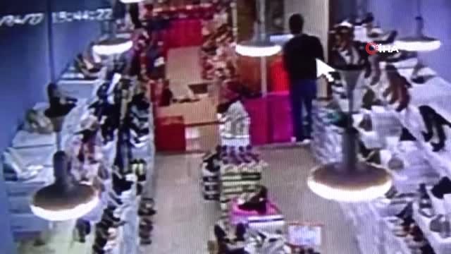 Alışverişe Daldılar, İçinde Ziynet Eşyası Olan Çantayı Çaldırdılar...hırsızlık Anları Kamerada