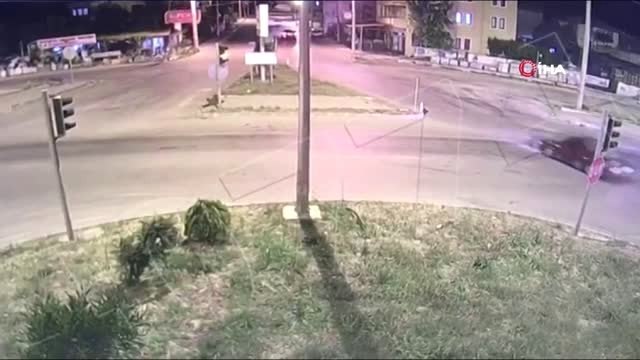 Motosiklet ve Otomobilin Karıştığı Feci Kaza Kamerada: 1 Ölü