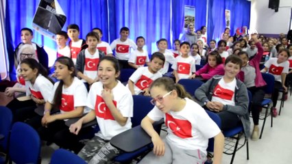 Minikler polis ve jandarma gibi araçları durdurdu