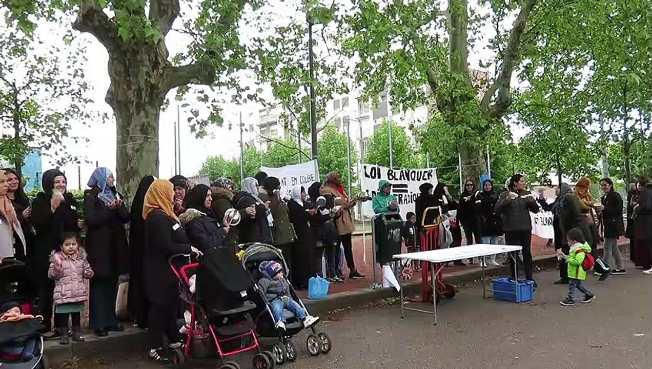 Vaulx-en-Velin: manifestation devant les écoles