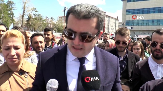 Caddeyi Trafiğe Kapatıp, Engelliler İçin Yürüdüler