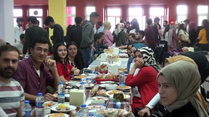 Üniversite öğrencilerine ücretsiz iftar