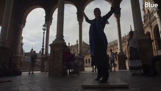 À l'occasion de la feria de Séville, les Espagnols se mettent à danser la traditionnelle Sevillana