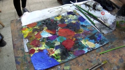 Yabancı uyruklu çocuklar uyum sorununu resim yaparak aşıyor