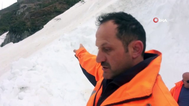 Dünyanın en tehlikeli yolunda çekim yapan AA muhabiri uçurumdan yuvarlandı