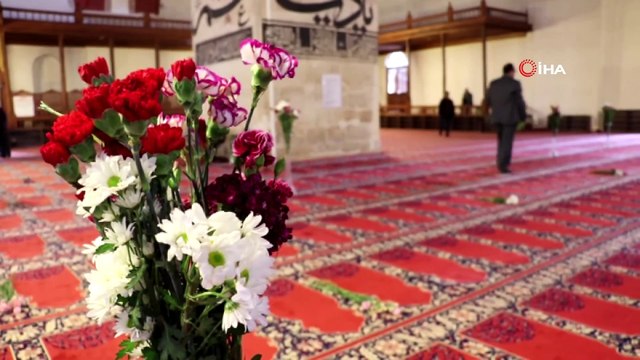 Evliya Çelebi’nin Seyahatnamesinde geçiyor...Camilerin çiçeklerle donatılması geleneği Edirne’de binlerce yıl sonra yaşatılıyor