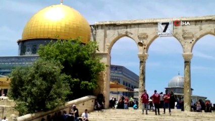 - Ramazanın İlk Cuma Namazı İçin Mescid-i Aksa'ya Binler Akın Etti