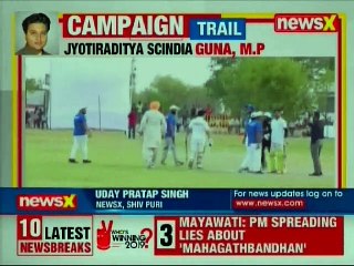 Télécharger la video: Navjot Singh Sidhu vs Jyotiraditya Scindia in a Cricket Match Lok Sabha Election 2019