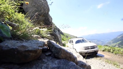 (ARŞİV) AA Muhabiri Abdülkadir Nişancı'nın görev başındayken uçuruma yuvarlandığı bölgenin arşiv görüntüleri - BAYBURT