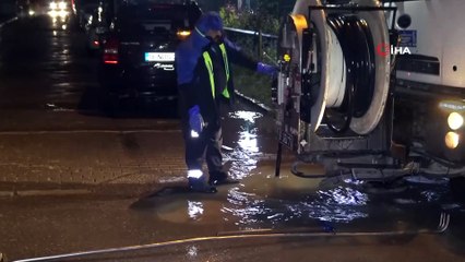 Dükkanını 2 metre su basan iş yeri sahibi gözyaşlarına hakim olamadı