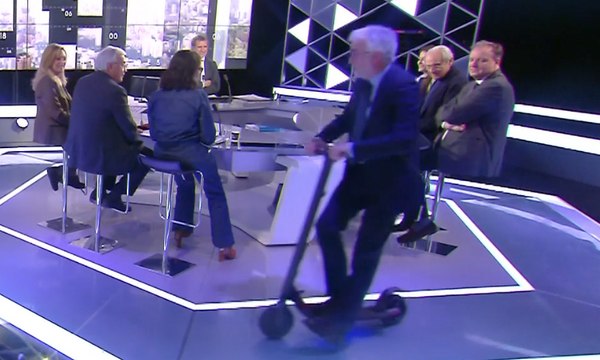 Pascal Praud débarque en trottinette ! (L'heure des pros) - ZAPPING TÉLÉ DU 10/05/2019