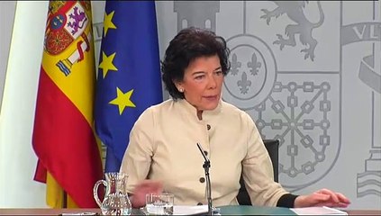 Isabel Celaá se emociona al recordar que Rubalcaba "sigue luchando por su vida"