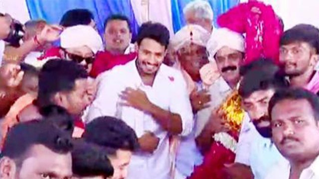 Lok Sabha Elections 2019 : ಮಂಡ್ಯದಲ್ಲಿ ಜೆಡಿಎಸ್ ಕಾರ್ಯಕರ್ತರಿಂದ ಸಂಭ್ರಮಾಚರಣೆ | Oneindia Kannada