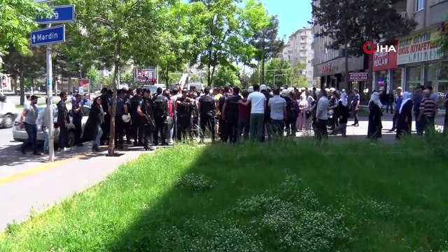 Diyarbakır’da izinsiz gösteriye polis müdahalesi