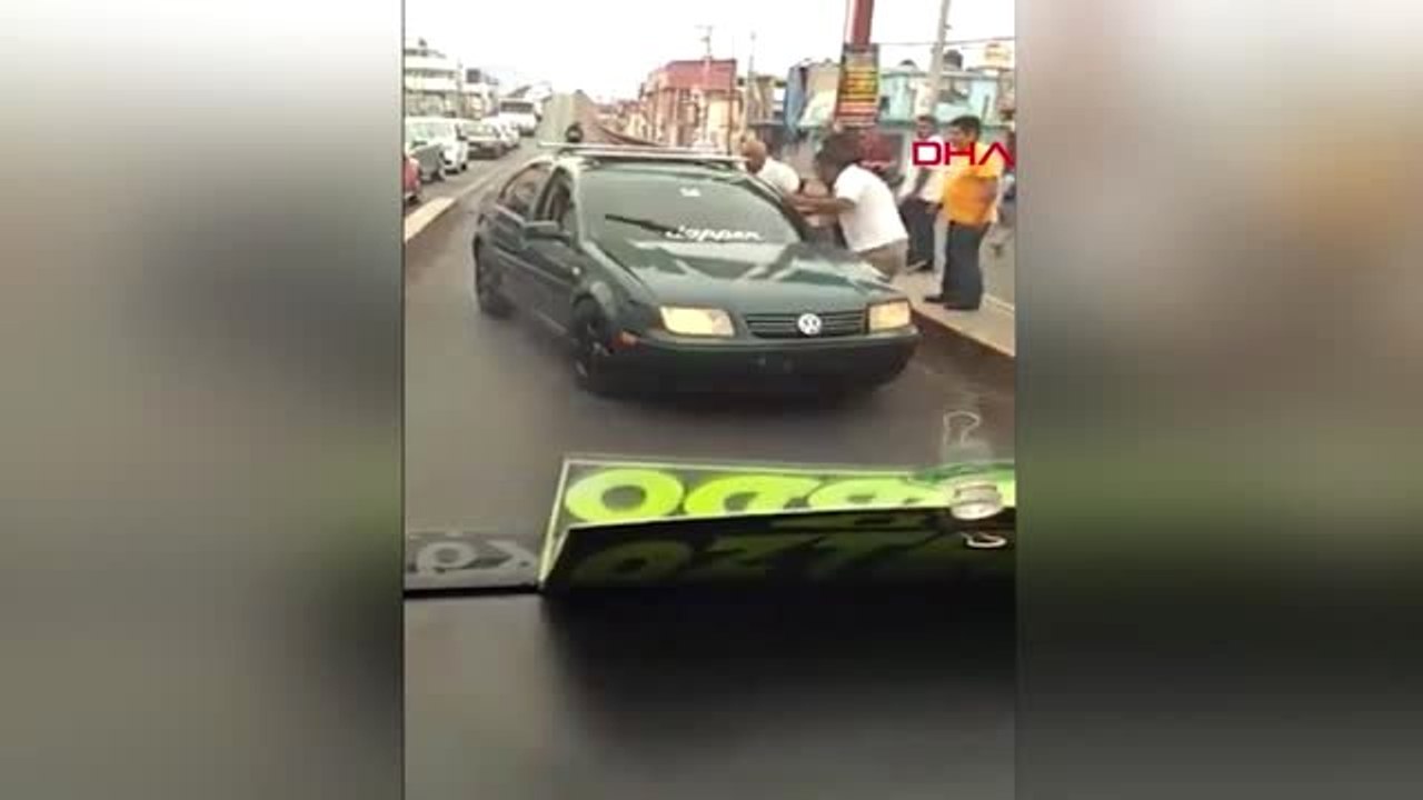 Dha Dış ? Kural İhlali Yapan Sürücüye Baltalı Saldırı