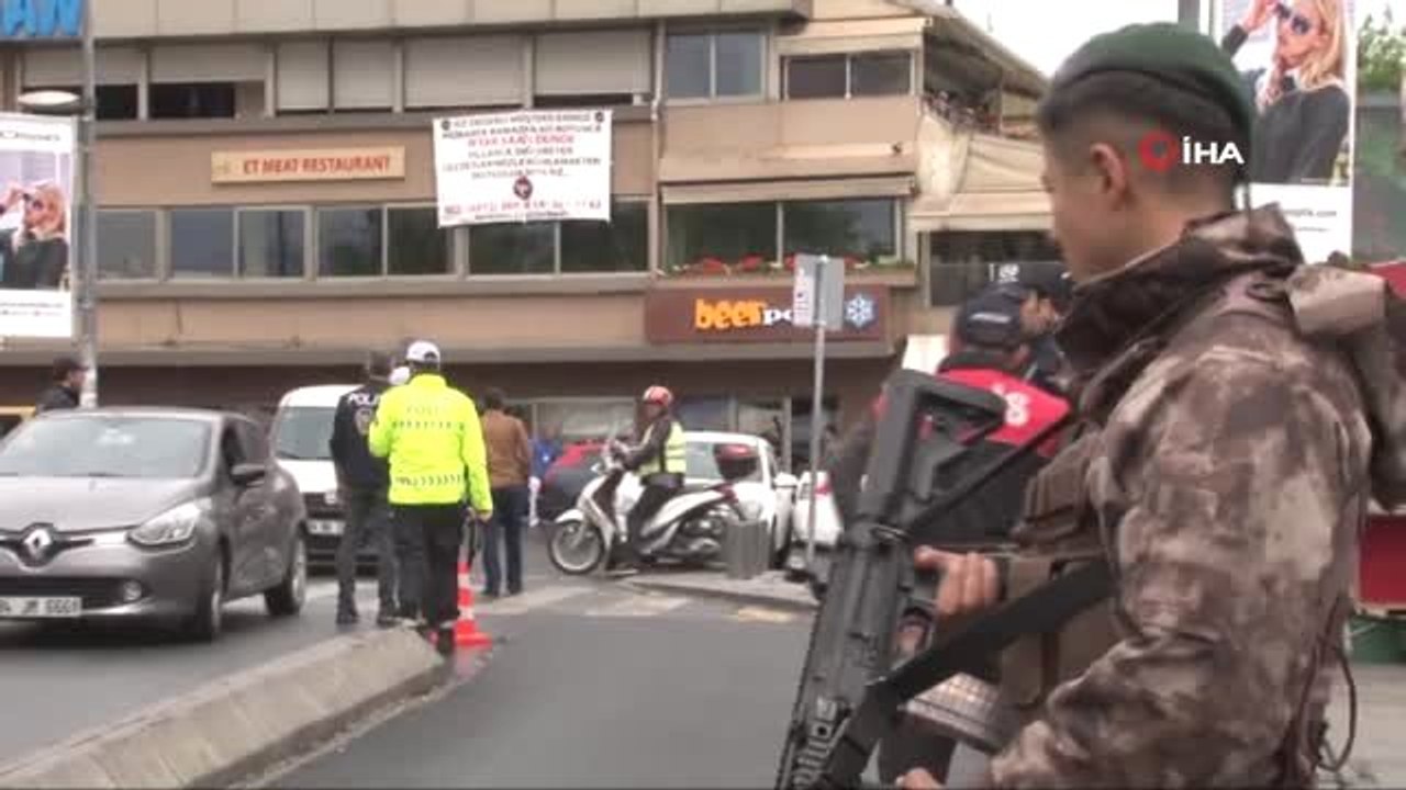 Taksim'de Asayiş Uygulamasında Aracı Bağlanan Sürücüden İlginç Tepki: "Aracım Çok Orijinal Olduğu...