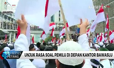 Unjuk Rasa Soal Pemilu di Depan Bawaslu